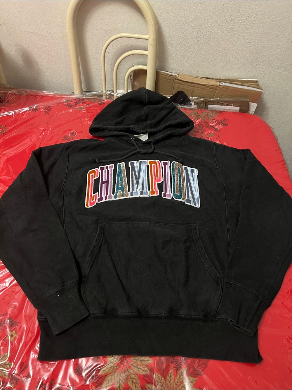 VTG Champion Reverse Weave Black Multi Color Applique Logo Hoodie Men’s Size M